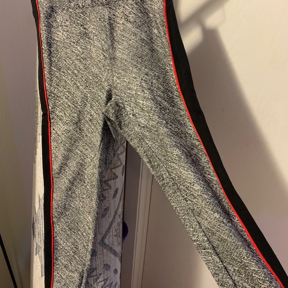 Express Leggings - Picture 3 of 6